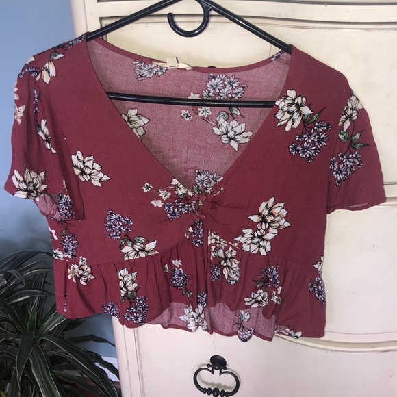 PacSun Tops - Pacsun V-neck patterned cropped short sleeve